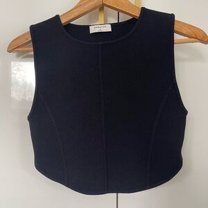 Aritzia Babton sculpted crop top